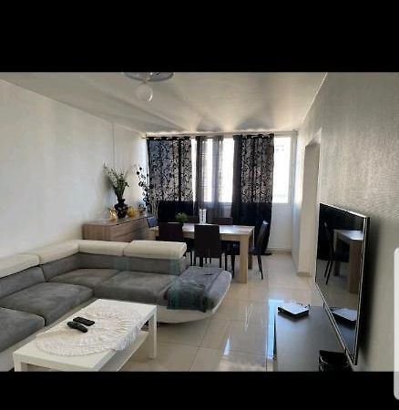 Appartement Laurent Bonnevay Villeurbanne Esterno foto
